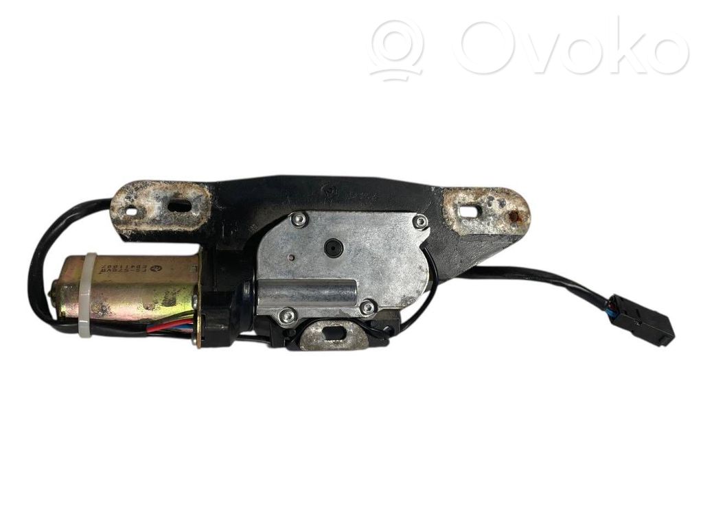 Aizmugurējā pārsega pievilcējs