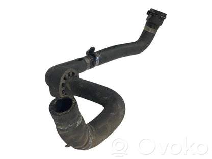 Caurulīte (-es) / šļūtene (-es)