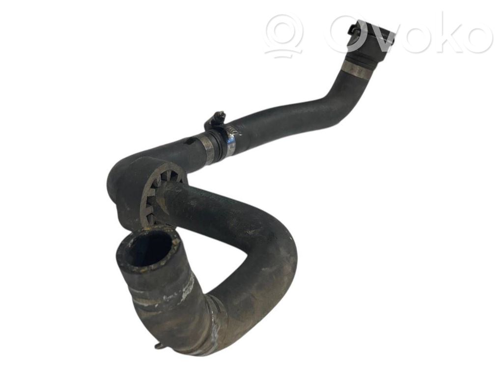 Caurulīte (-es) / šļūtene (-es)