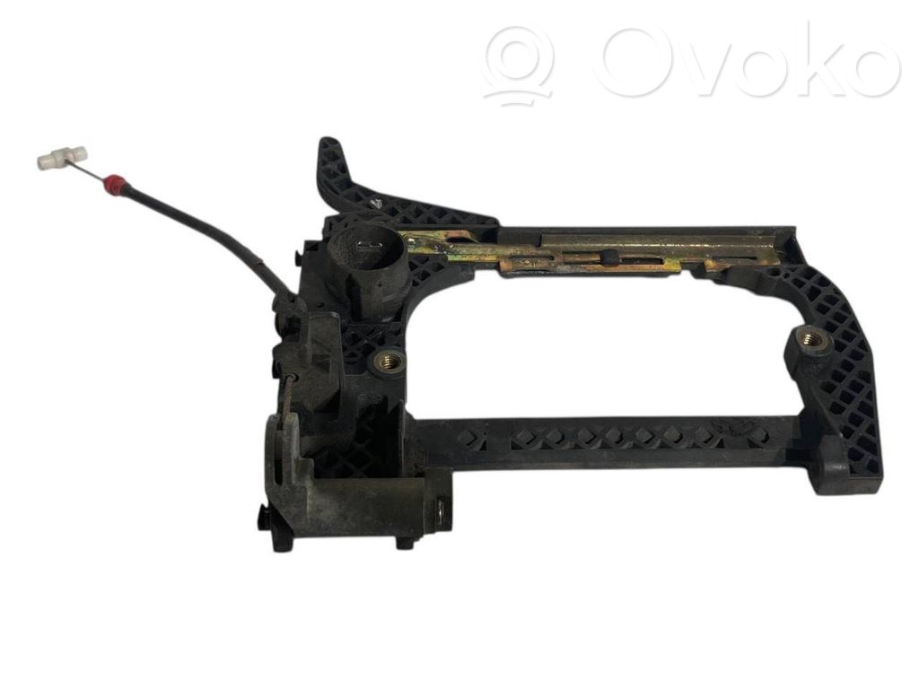 Holder/bracket for external opening handle at the front