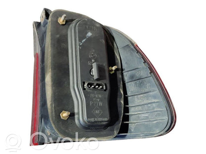 Задний фонарь в кузове