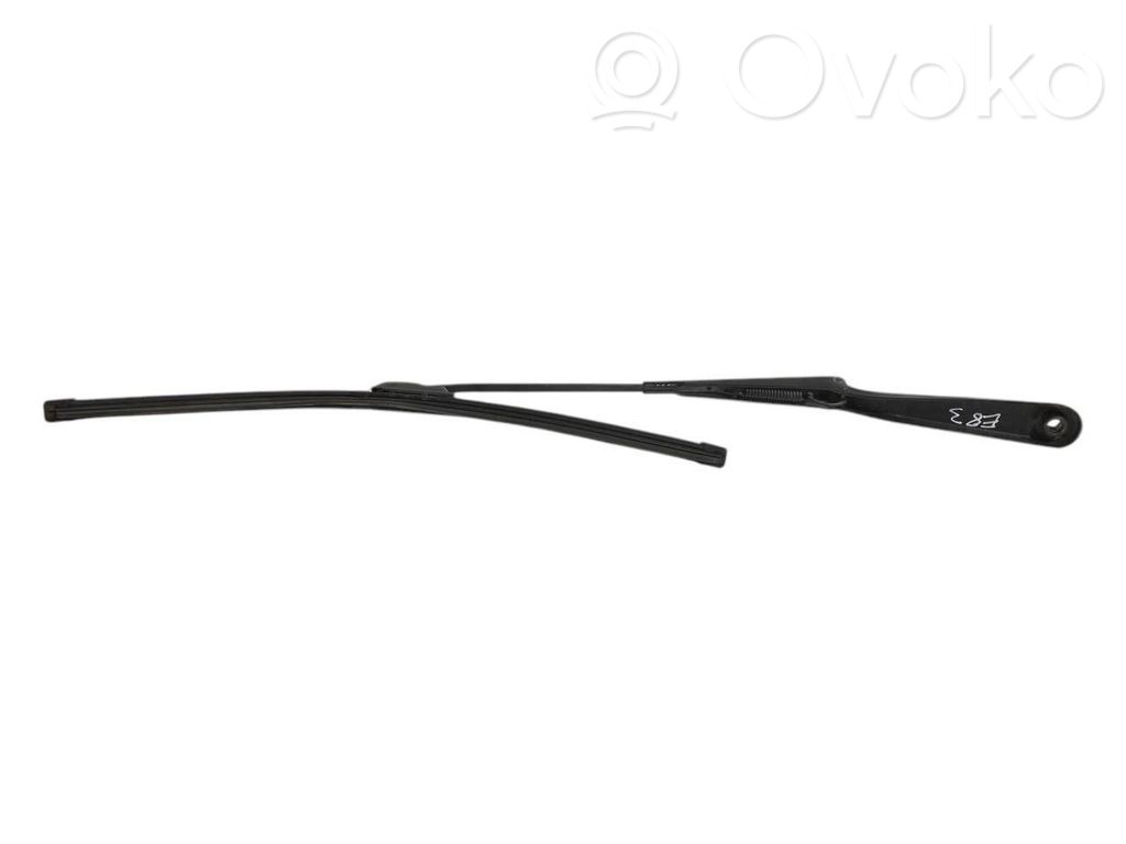 Priekšējā loga tīrītāja kājiņa