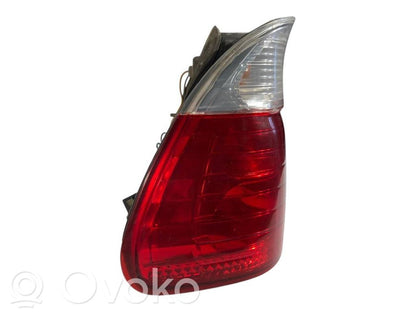 Aizmugurējais lukturis virsbūvē