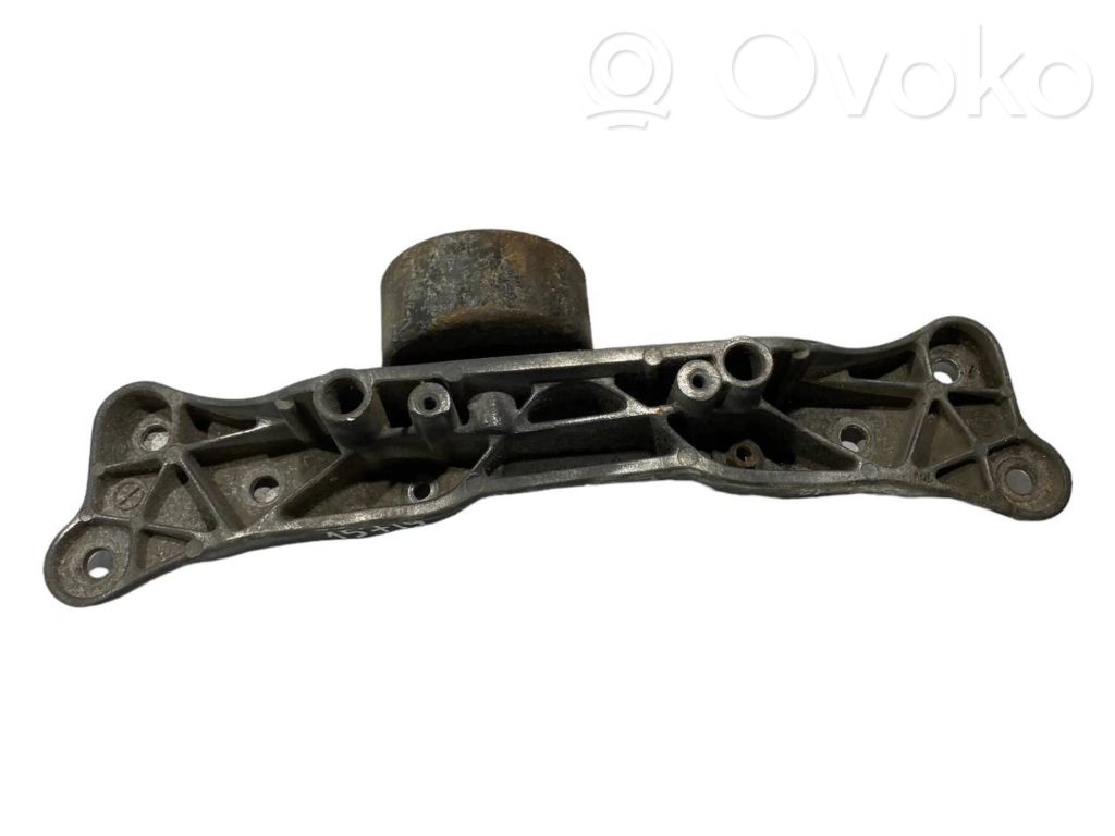 Transmission mounting bracket
