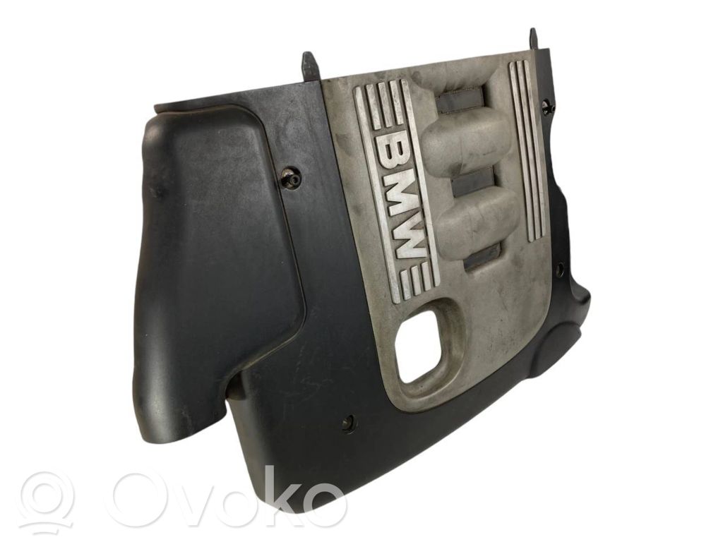 Dzinēja pārsegs (dekoratīva apdare)