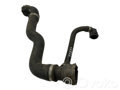 Caurulīte (-es) / šļūtene (-es)