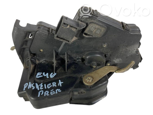 Priekšpusē slēdzene