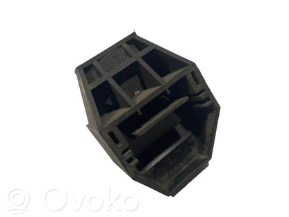 Radiator(s) holder/bracket