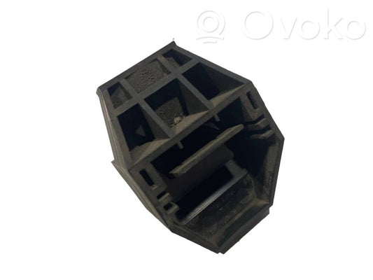 Radiatora (-u) turētājs / kronšteins