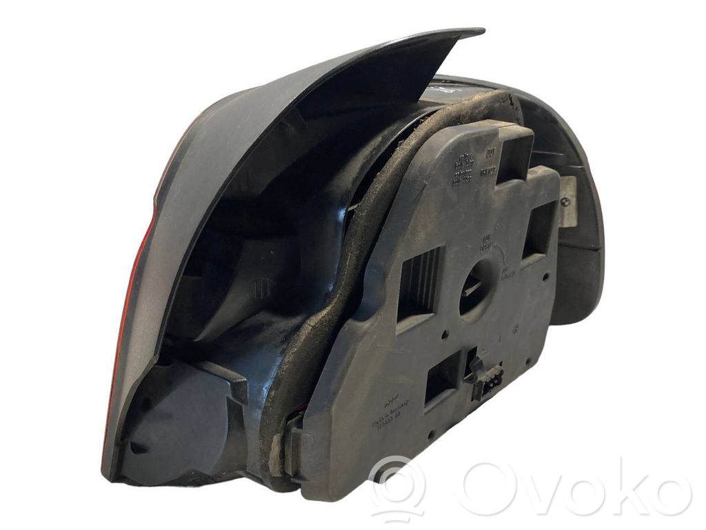 Aizmugurējais lukturis virsbūvē