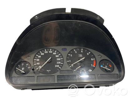 Speedometer (in the instrument panel)