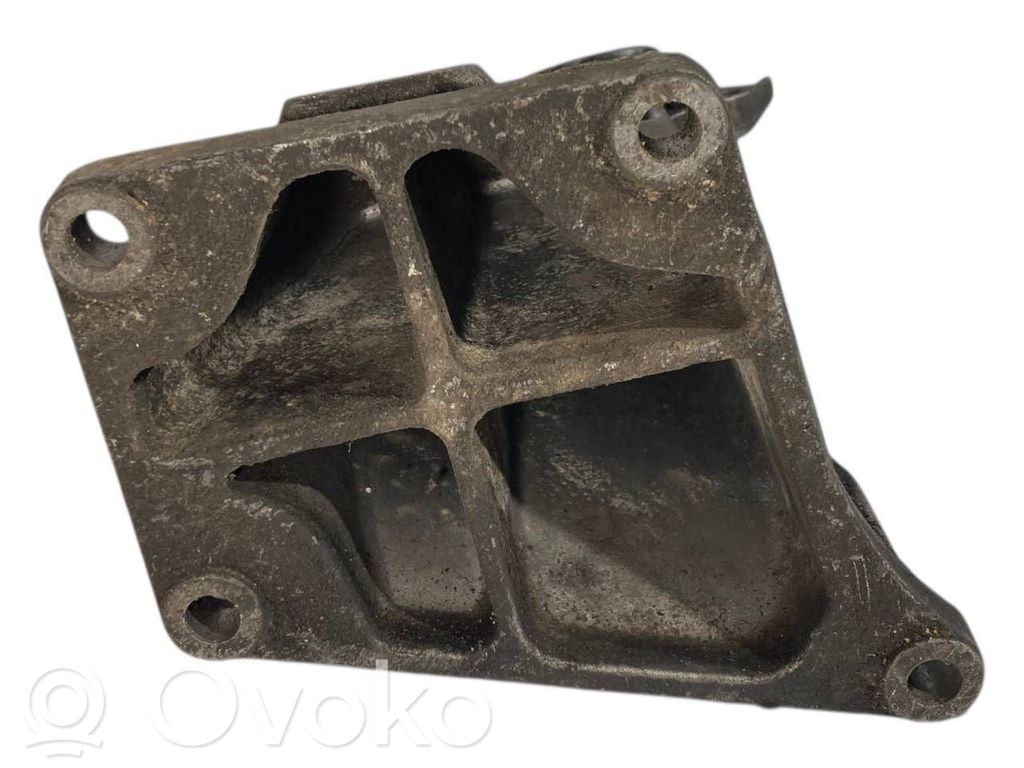 Dzinēja nostiprināšanas stiprinājums-kronšteins