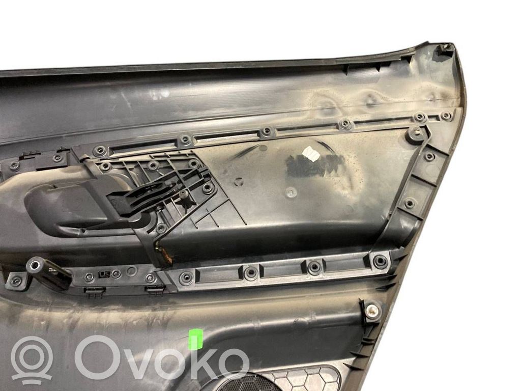 Apšuvums aizmugurējām durvīm