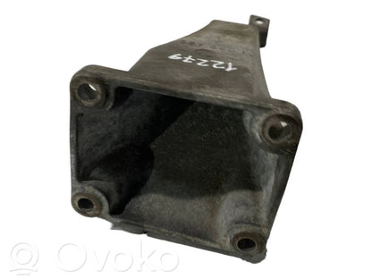 Dzinēja nostiprināšanas stiprinājums-kronšteins