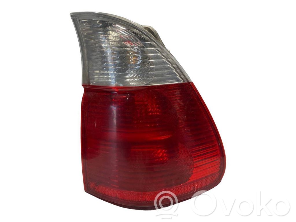 Aizmugurējais lukturis virsbūvē