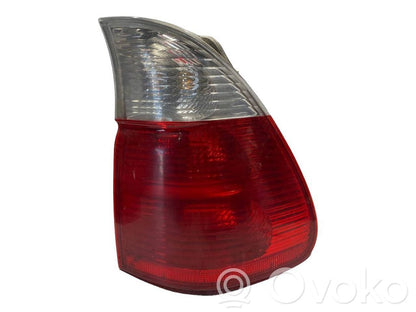 Aizmugurējais lukturis virsbūvē