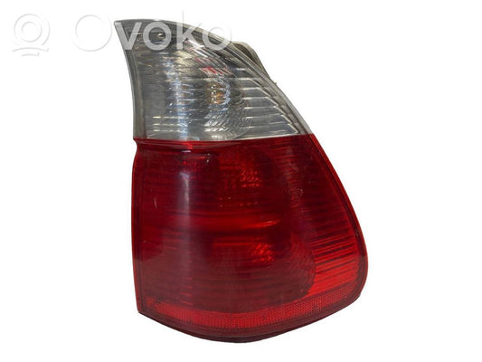 Aizmugurējais lukturis virsbūvē