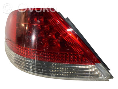 Aizmugurējais lukturis virsbūvē