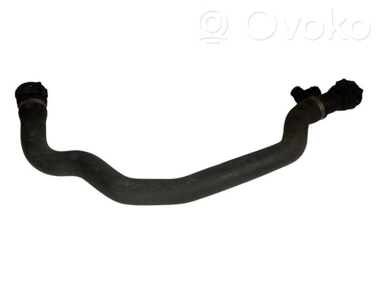 Caurulīte (-es) / šļūtene (-es)