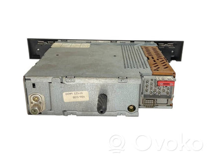Radio / CD/DVD atskaņotājs / navigācija