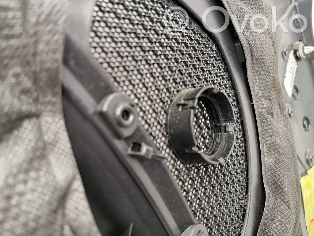 Apšuvums aizmugurējām durvīm