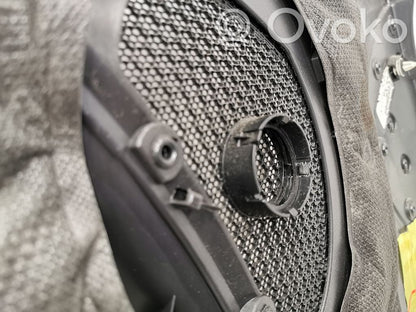 Apšuvums aizmugurējām durvīm