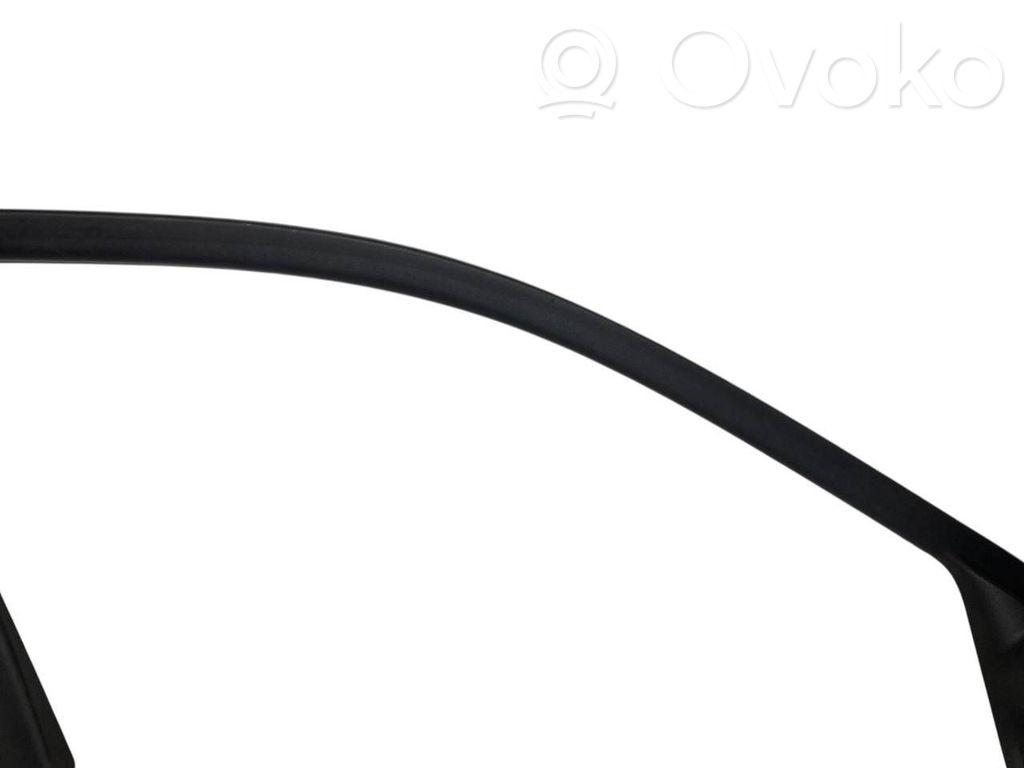 Priekšpusē durvju stikla apdare