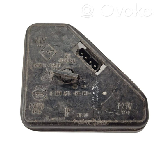 Aizmugures spuldzes vāka turētājs