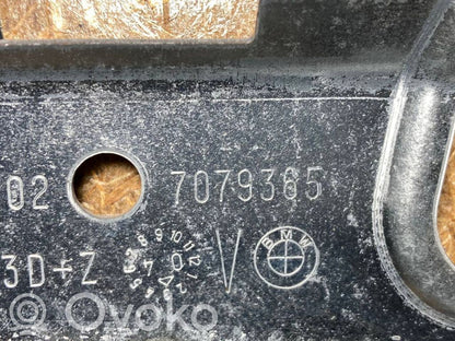 Apšuvums aizmugurējām durvīm