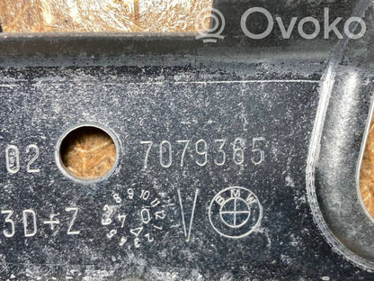 Apšuvums aizmugurējām durvīm