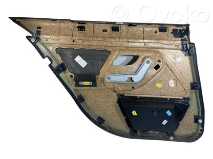 Apšuvums aizmugurējām durvīm