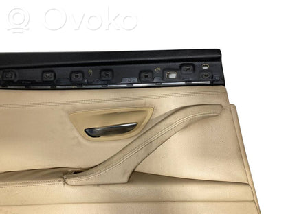 Apšuvums aizmugurējām durvīm