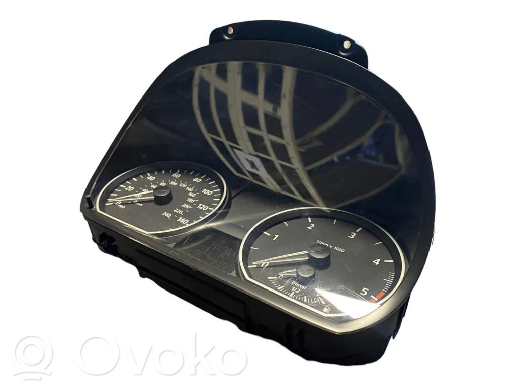 Speedometer (in the instrument panel)