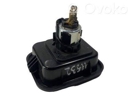 12 V socket (rear)