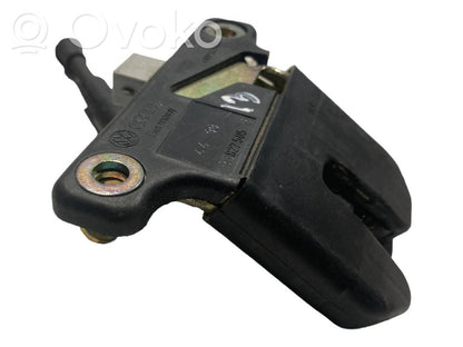 Aizmugurējā pārsega slēdzene