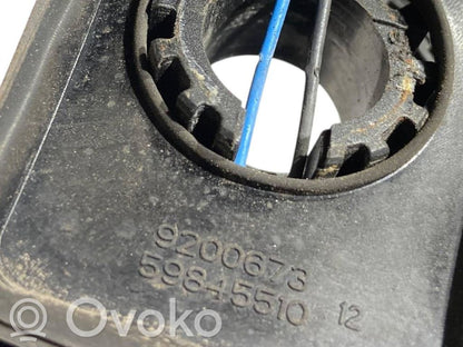 Aizmugurējā stikla aizmugurējā stikla atvēršanas rokturis