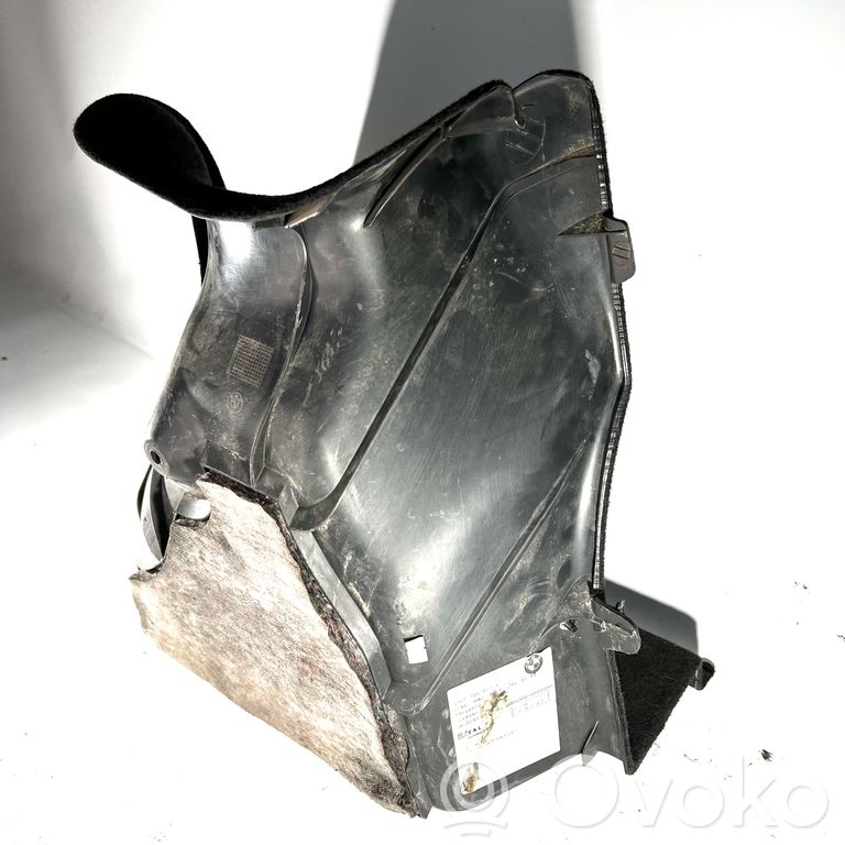 Bagāžnieka sānu apakšējās apdares panelis