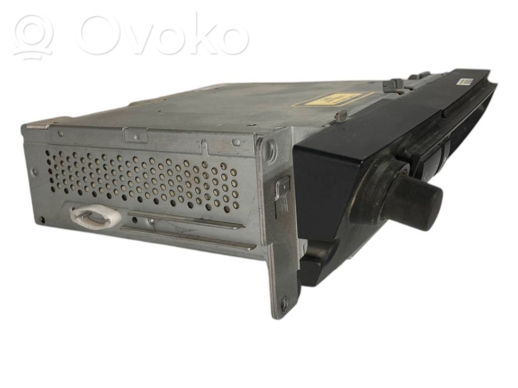 Radio / CD/DVD atskaņotājs / navigācija