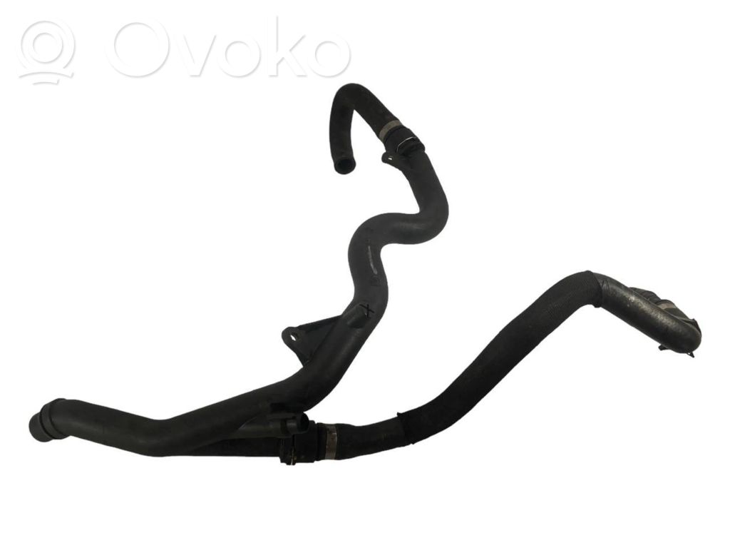 Caurulīte (-es) / šļūtene (-es)