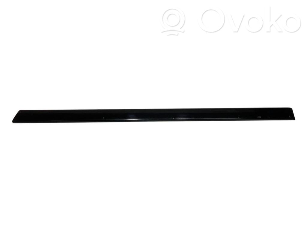Aizmugurē durvju dekoratīvā apdare (moldings)