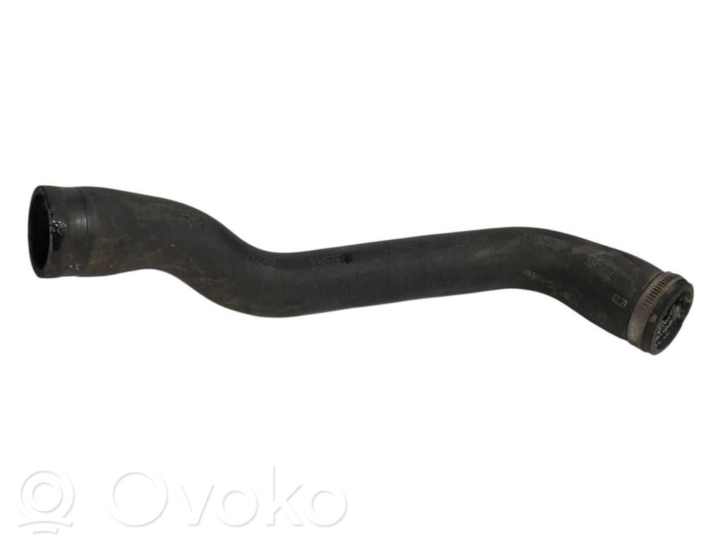 Caurulīte (-es) / šļūtene (-es)