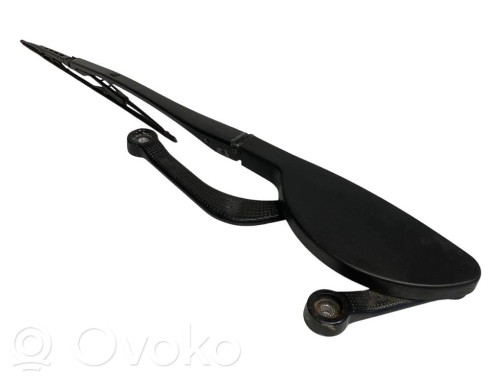 Windshield wiper arm