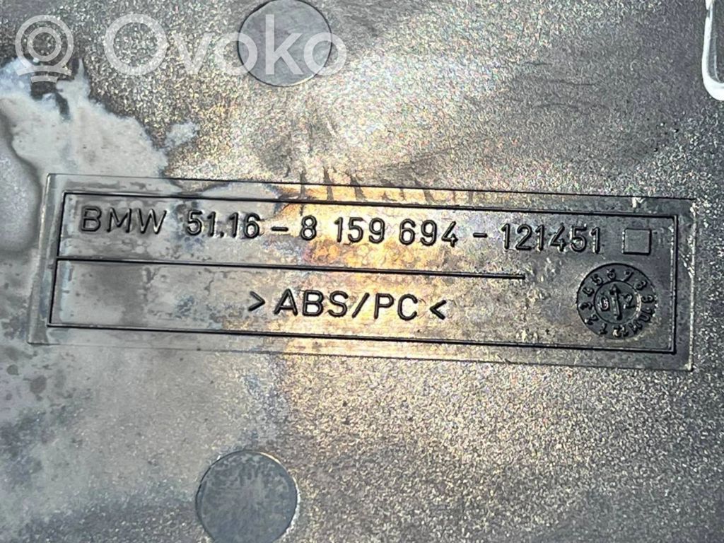 Cigarešu aizdedzināmais priekšā