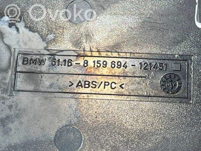 Cigarešu aizdedzināmais priekšā