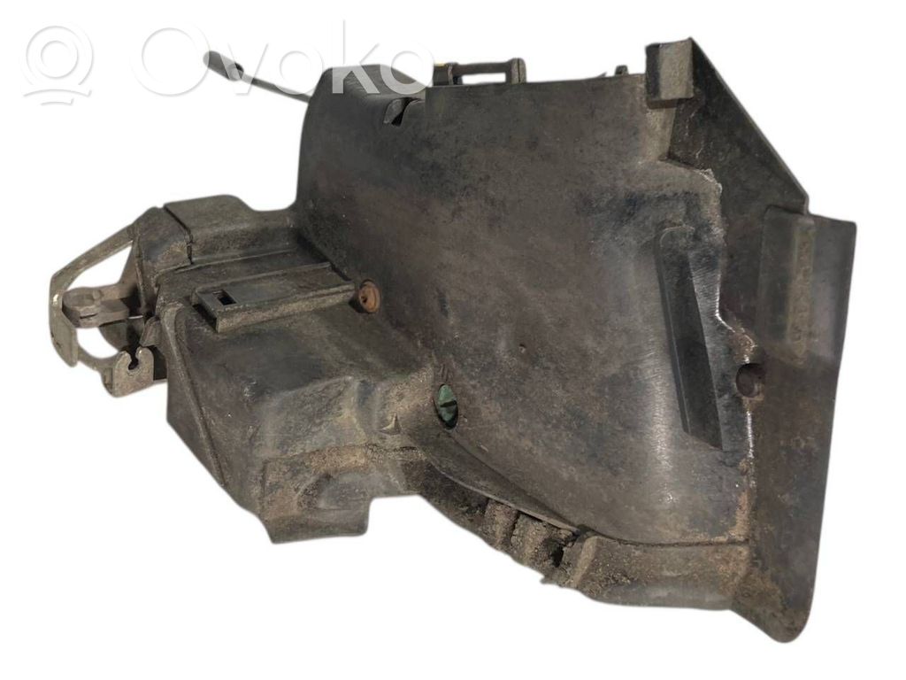 Priekšpusē slēdzene