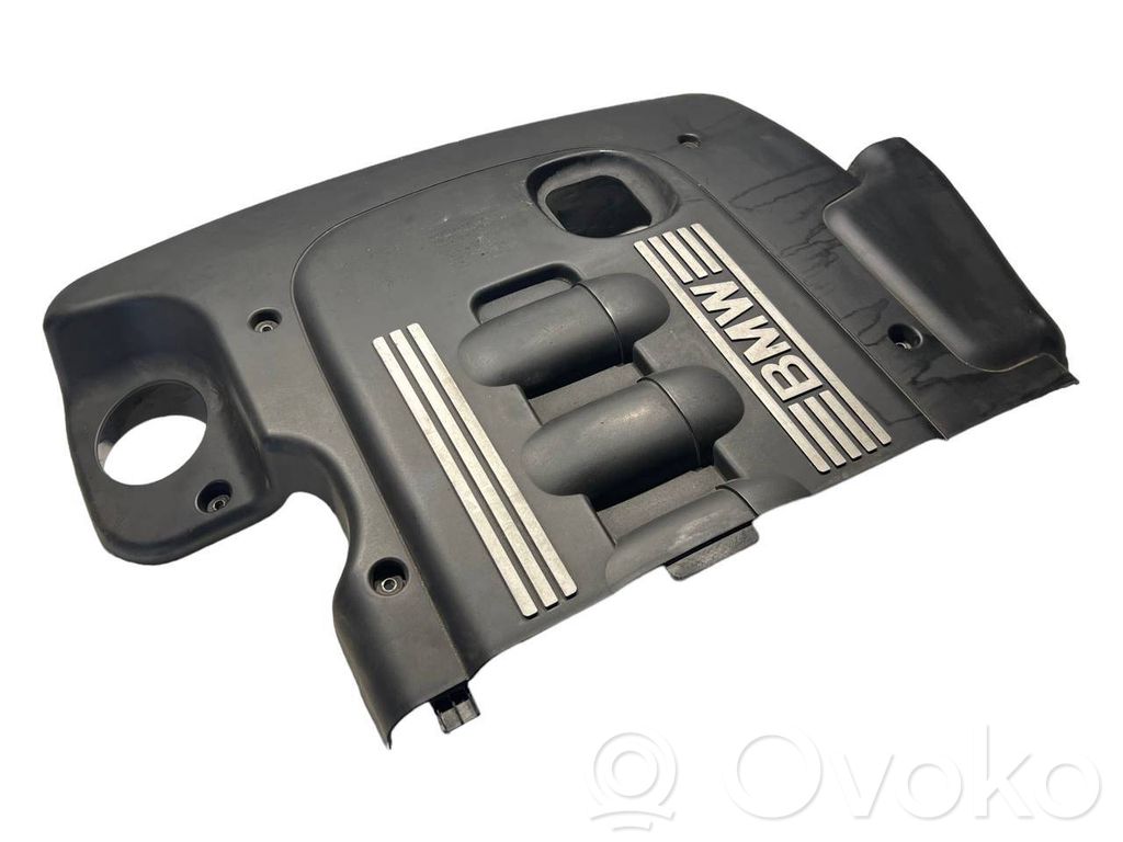 Dzinēja pārsegs (dekoratīva apdare)