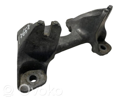 Pārnesumkārbas stiprinājuma kronšteins