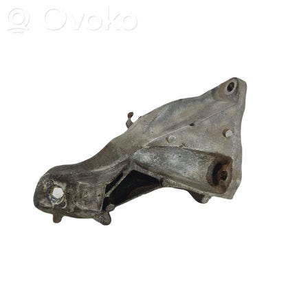 Engine mounting bracket