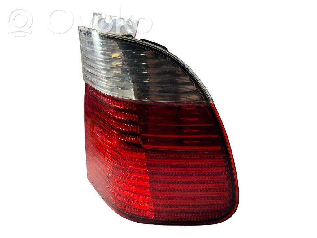 Aizmugurējais lukturis virsbūvē