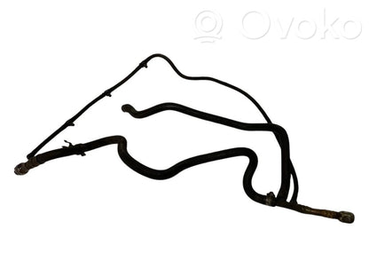 Caurule (-es) / šļūtene (-es)